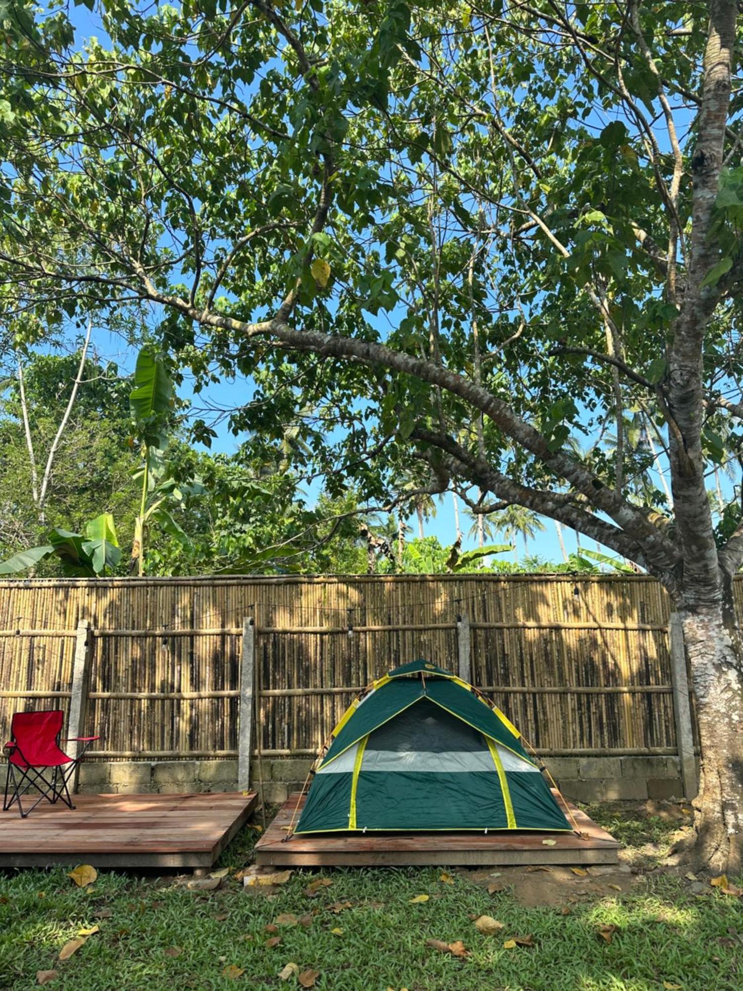 Готель Hiraya Camp Site - Free Use Of Scooter For Nipa Huts Ель-Нідо Екстер'єр фото